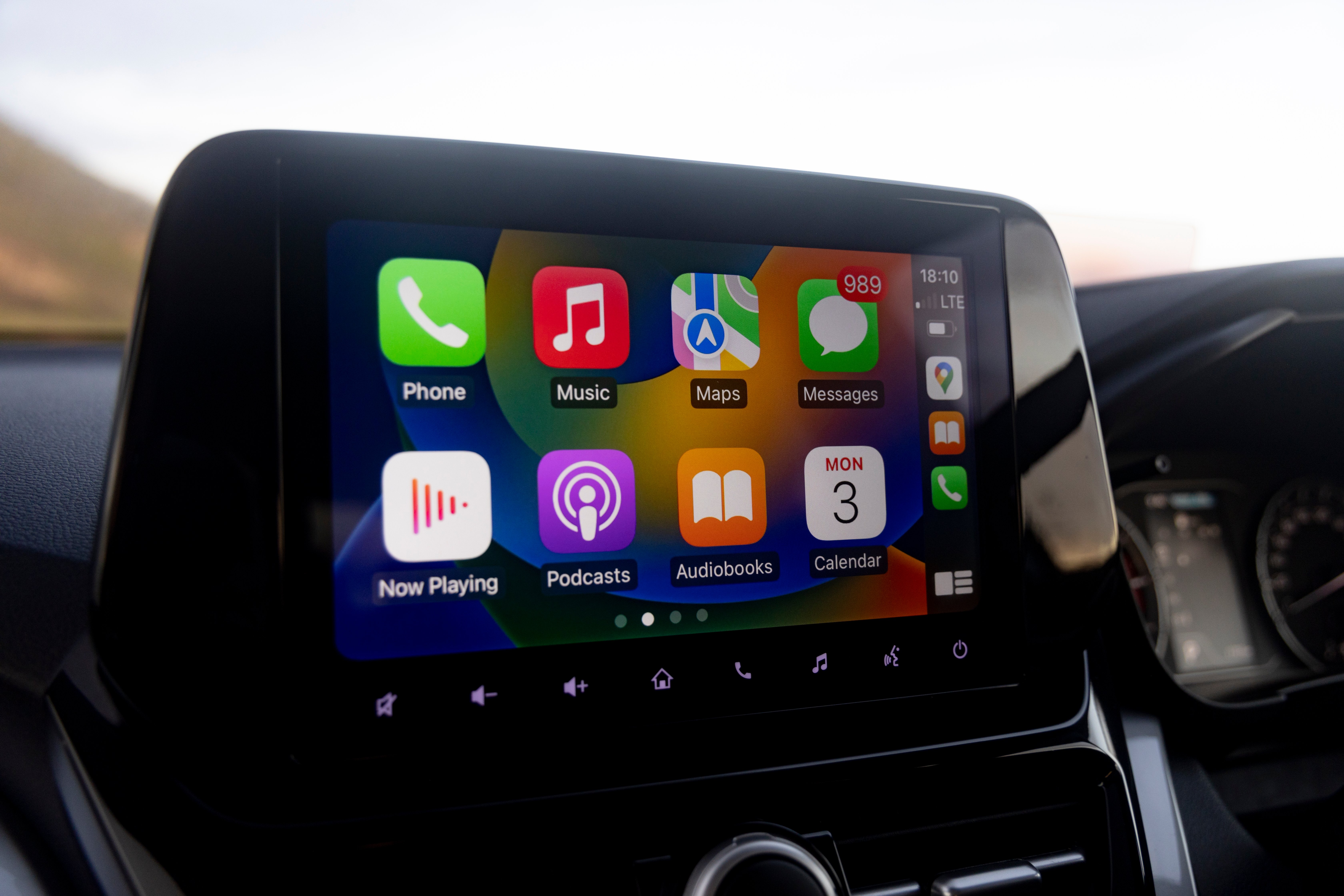 Suzuki-Grand-Vitara- 9” infotainment system (GLX)