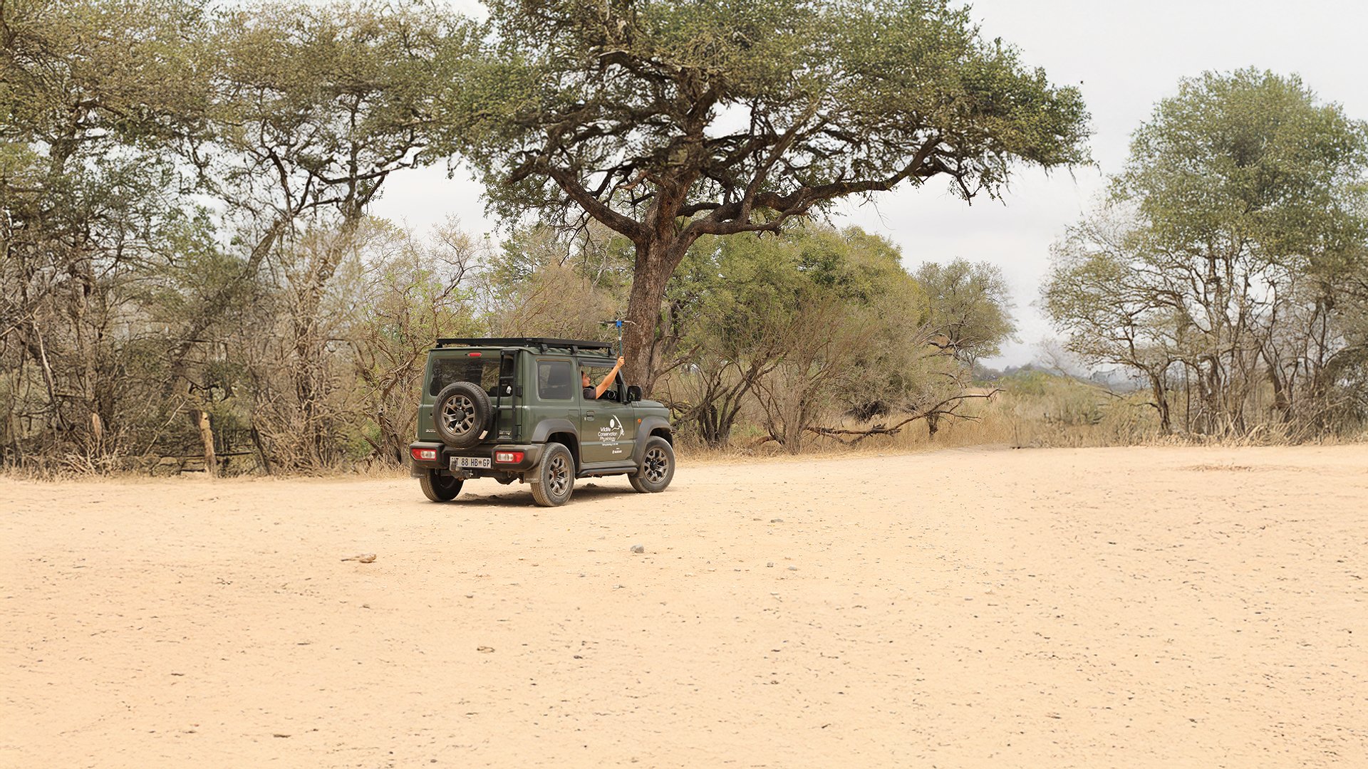 Suzuki Jimny in the Sahari