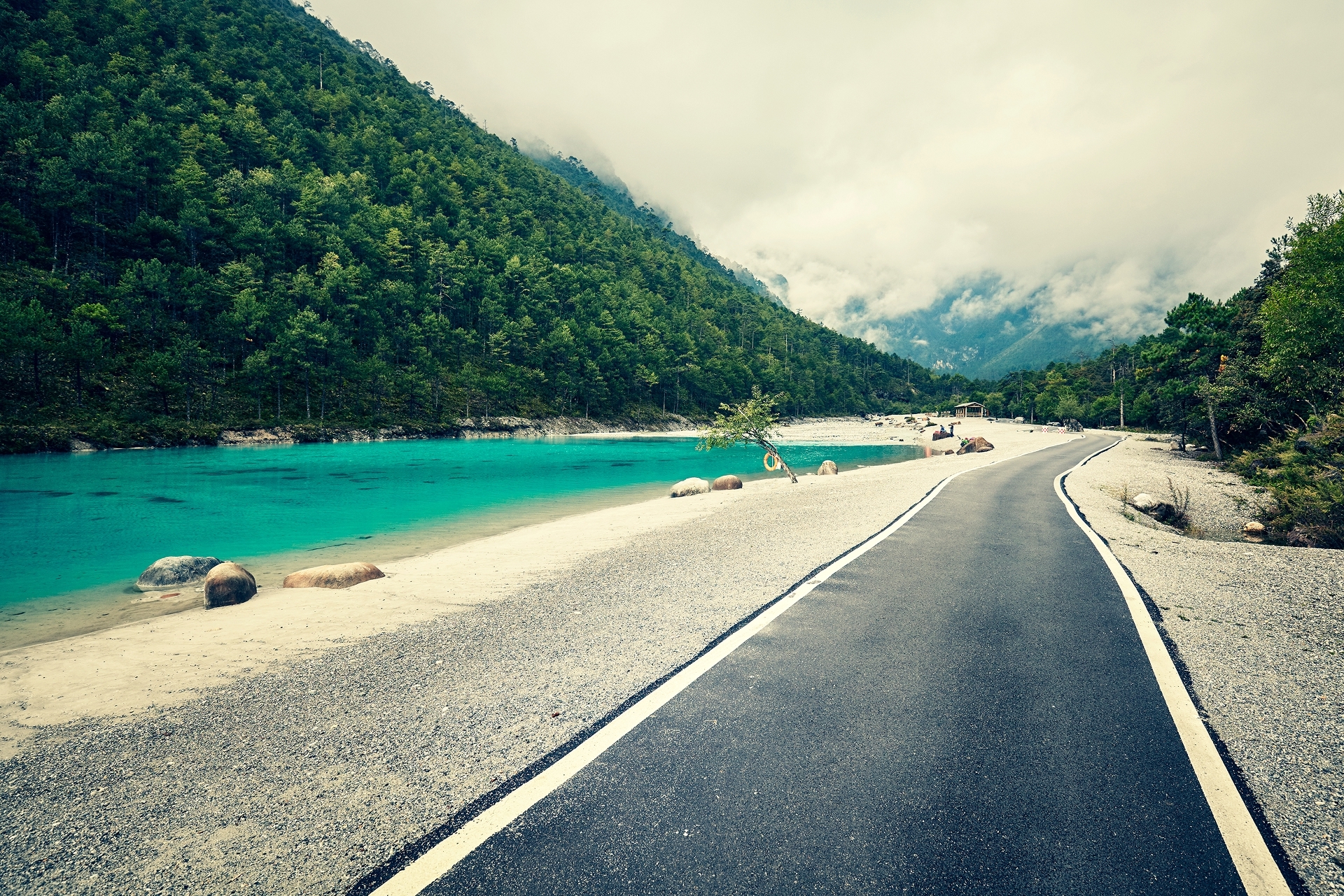 path-in-the-blue-moon-valley-china-2026-03-19-05-22-29-utc 1